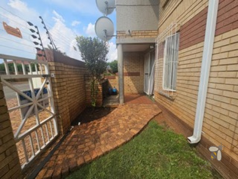 Kenleaf property for sale, 2-bedroom unit Brakpan, ground floor apartment, Chas Everitt Brakpan, secure living Kenleaf