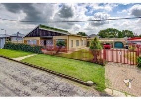 Kenleaf property for sale, 2-bedroom unit Brakpan, ground floor apartment, Chas Everitt Brakpan, secure living Kenleaf