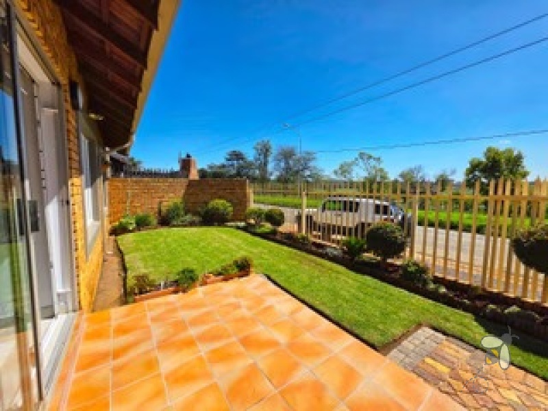 Brakpan Central property for sale, 2-bedroom cluster Brakpan, pet-friendly home, Chas Everitt Brakpan, lock-up-and-go home