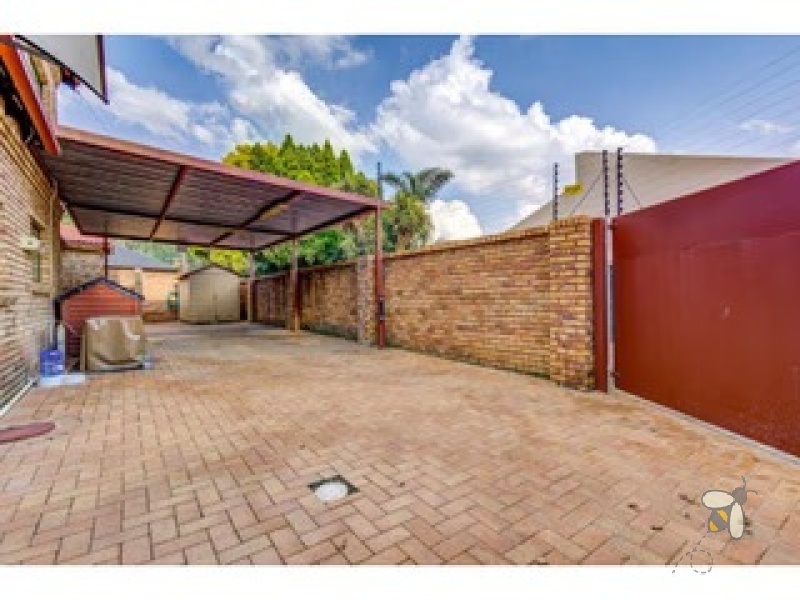 Old Sonneveld Estate Brakpan property for sale, 4-bedroom home Brakpan, facebrick house with pool, secure estate living, Chas Everitt Brakpan