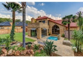 Old Sonneveld Estate Brakpan property for sale, 4-bedroom home Brakpan, facebrick house with pool, secure estate living, Chas Everitt Brakpan