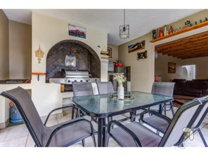 Old Sonneveld Estate Brakpan property for sale, 4-bedroom home Brakpan, facebrick house with pool, secure estate living, Chas Everitt Brakpan