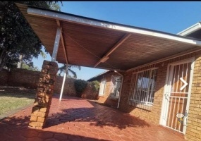 House for sale Akasia, Akasia property, family home Pretoria North, 3-bedroom house Akasia, RE/MAX Infoglobe