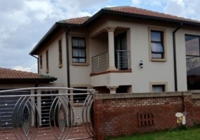 Hospital View Tembisa house for sale, 6 bedroom house Tembisa, family home Hospital View, RE/MAX Infoglobe houses, large home for sale Tembisa