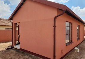 house for sale Soshanguve East, 3 bedroom house Soshanguve, property near Curro school, RE/MAX Infoglobe listings